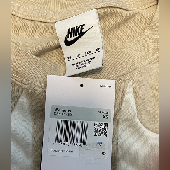 Nike boxy crop t-shirt - Picture 6 of 6